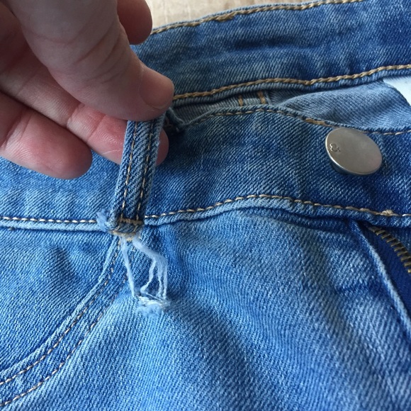 SOLD     H&M Light Washed Skinny Ankle Blue Jeans - Picture 6 of 8